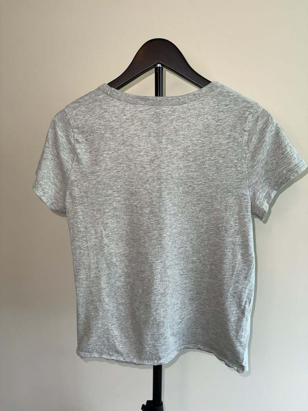 Gap Heather Gray Short Sleeve V-Neck T-Shirt size-M - Picture 3 of 5